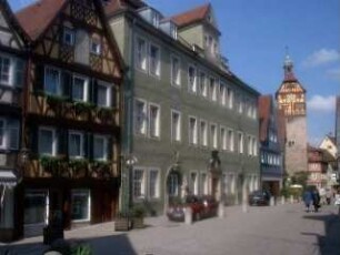 Gelbinger Vorstadt - Stadtansicht-Häuser Gelbinger Gasse 25-23 (Giebel- und Traufständig) sowie Wehrturm (Josenturm)