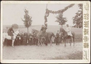 Großherzog Friedrich I. zu Pferd mit berittenen Adjutanten, vom Rücken gesehen.