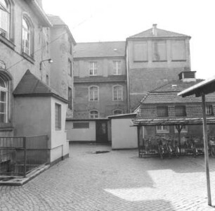 Dresden-Leuben, Dieselstraße 55. 66. Polytechnische Oberschule (66. Mittelschule, 1894, Erweiterung 1910 und 1923). Hofansicht