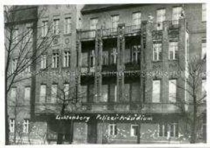 Spuren der Märzkämpfe am Polizeipräsidium in Berlin-Lichtenberg