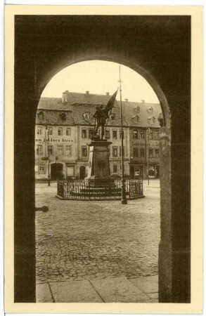 Penig. Blick aus dem Rathaus auf den Markt