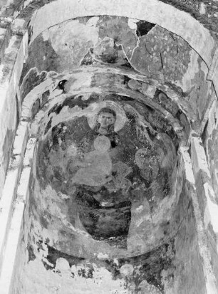 Thronende Maria mit Christuskind, von Erzengeln flankiert
