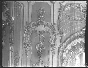 Potsdam, Neues Palais, Friedrich Wohnung, Konzertzimmer, R.: 211, Westwand, Feld vom rechten Spiegel.