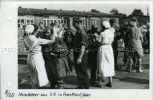 Verabschiedung von Heimkehrern aus der Sowjetunion im Lager Gronenfelde bei Frankfurt/Oder