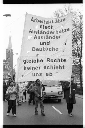 Kleinbildnegativ: Demonstration gegen Ausländerhetze, 1984