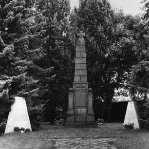 Friedhof, Kriegerdenkmal; Ehringshausen, Kirchstraße