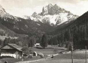 Dolomiten. Es handelt sich um das Pragsertal. Blick auf den Dürrnstein
