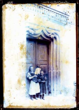 Katholische Stadtpfarrkirche; Spätgotisches Portal