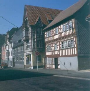 Zella-Mehlis. Fachwerkhäuser. Straßenansicht