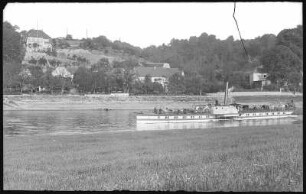 Diesbar. Elbe mit Dampfer Schandau