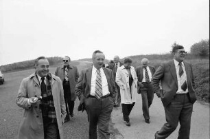 Batzenberg: Weinbergbegehung mit Minister Weiser