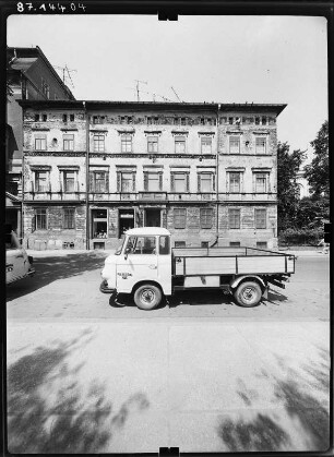 Altenburg, Rosa-Luxemburg-Straße 15. Wohnhaus mit Laden. Straßenfront