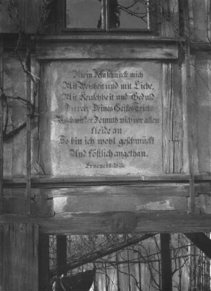 Dresden-Pillnitz. Altes Fischerhaus, August-Böckstigel-Straße 8, 18. Jahrhundert. Inschrift (1845 erneuert)