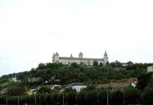 Würzburg: Stadtansicht mit Käppele und Festung Marienberg