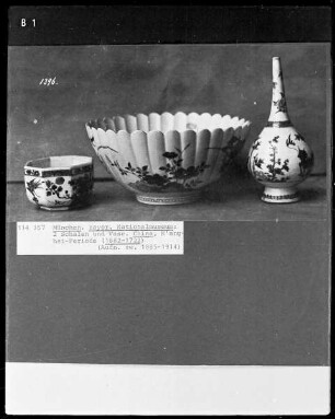 2 Schalen und Vase, K-ang-hsi-Periode