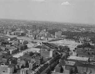 Luftaufnahme, Blick von Osten über den Lützowplatz Richtung Hotel Intercontinental (ehem. Hilton). Berlin-Tiergarten, Lützowstraße, Klingelhöferstraße