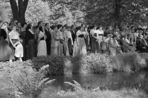 Gedenkfeier zu Ehren von Jakub Bart-Ćišinski in Panschwitz-Kuckau. : Wopomnjenska swjatočnosć k česći Jakuba Barta-Ćišinskeho w Pančicach-Kukowje.