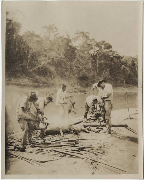 Cavina Indians prepare monkeys for storage