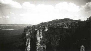 Sächsische Schweiz, Affensteine. Siegfriedfels und Kleiner Winterberg (abgeholzt). Blick nach Nordost gegen Wachberg