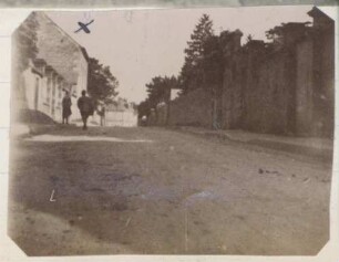 Foto der Unterbringung des MG-Wagens der 1. Kompanie des Leib-Grenadier-Regiments 109 in Fismes