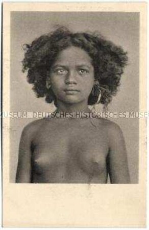 Junges Mädchen der Insel Yap mit Ohrschmuck