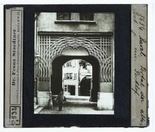 Basel, spätgotisches Portal (im ehem. Posthof, Freie Str. 12)