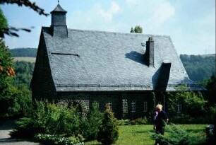 Südansicht der Kirche; bis in die 1950er Jahre war Blankenstein nach Harra eingepfarrt, erst danach wurde eine Kirche gebaut und ein Friedhof angelegt