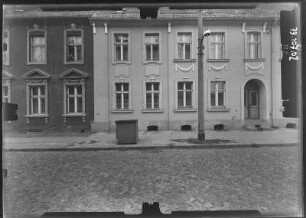 Neuruppin, Bernhard-Brasch-Straße 1. Wohnhaus (1790). Straßenfront (Teilansicht)