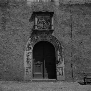 Torgau. Schloss Hartenfels, Schloßkirchenportal und Grablegungsrelief