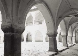 Heilsberg (Lidzbark Warminski), Burg Heilsberg (Zamek biskupi w Lidzbarku Warmińskim), ehemalige Residenz der ermländischen Bischöfe. Unterer Kreuzgang