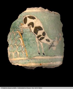 Fragment mit Darstellung einer Bergziege