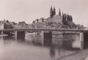 Meißen, Blick vom rechten Elbufer über die Elbe mit Elbbrücke auf Stadt, Dom und Burg