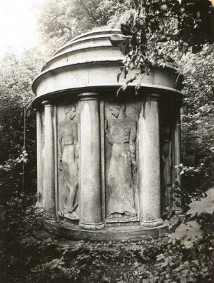 Dresden. Park der Villa Stockhausen (Lingnerschloss). Lingner-Mausoleum