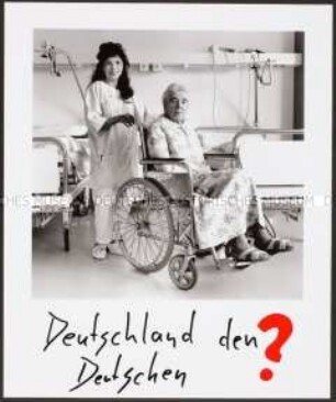 Krankenschwester mit Frau im Rollstuhl (Prämiertes Foto)
