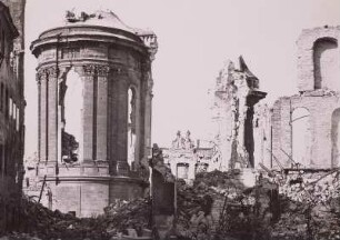 Dresden, Ruine der Frauenkirche, rechts Trümmer des Cosel-Palais