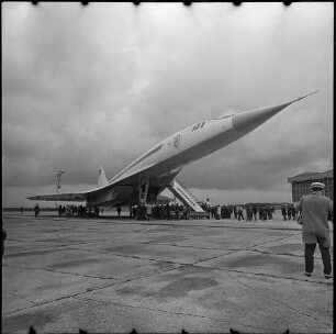 TU 144 auf Flughafen Schönefeld, Bild 1, Juni 1971. SW-Foto © Kurt Schwarz.