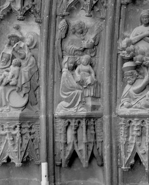 Portal mit Vorhalle — Linke Archivolten — Mittlere Archivolte — Die Segnung der einjährigen Maria