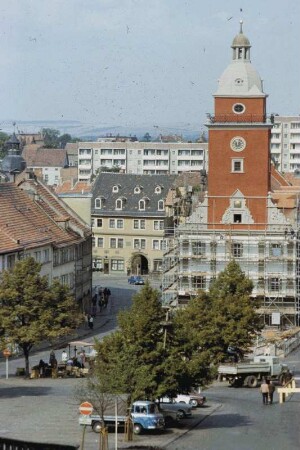 DDR. Gotha, Hauptmarkt mit Rathaus (1574, zum Teil eingerüstet)