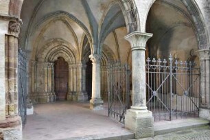Evangelische Münsterkirche & Ehemals Sankt Marien und Pusinna — Vorhalle