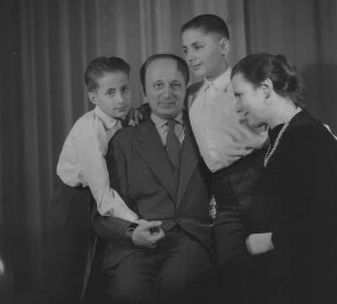 Familienporträt des Kammermusikers Prof. Willibald Roth