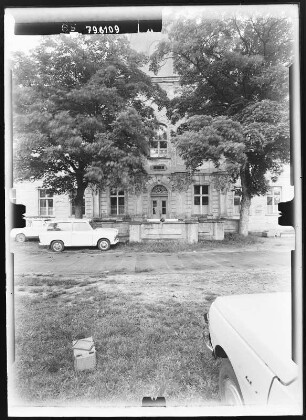 Fürstenberg/Havel, Unter den Linden 58. Schloß (1741-1752; C. J. Löwe, Umbau 1913). Hauptgebäude. Gartenfront (Teilansicht)