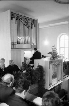 Kirnbach: Orgel (gesamt, mit Kirchenbesuchern)