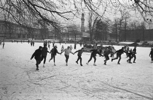 Schlittschuhlaufen auf dem Stadtgartensee.