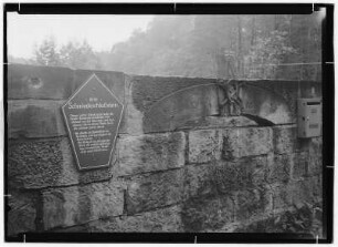 Bielatal. Brausenstein. Informationstafel zum Schmiedeschlussstein