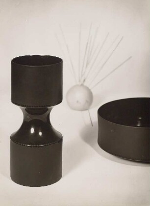 Vase und Schale
