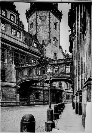 Übergang vom Schloß zur Katholischen Hofkirche : Dresden, Straßenlaterne, Schloß, Hofkirche