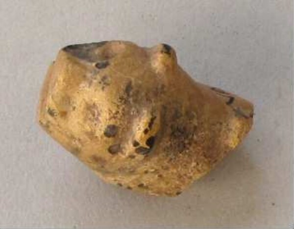 Figurine en argile (fragment de récipient)