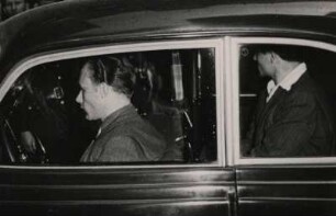 Gladow-Prozess: Lokaltermin; Gäbler am Steuer und Rogasch hinten in der BMW Limousine