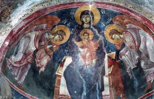 Thronende Muttergottes mit Christuskind, flankiert von den Erzengeln Michael und Gabriel