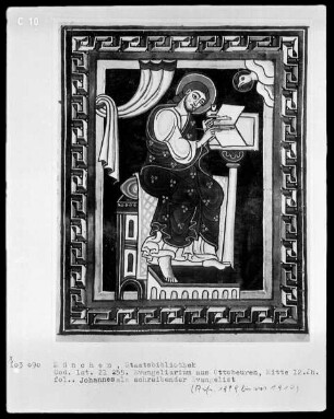 Evangeliar aus Kloster Ottobeuren — Der Evangelist Johannes